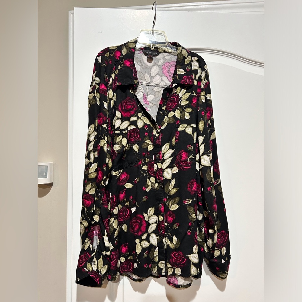 Beautiful women’s long sleeve button up Rock & Republic, floral print blouse XXL
